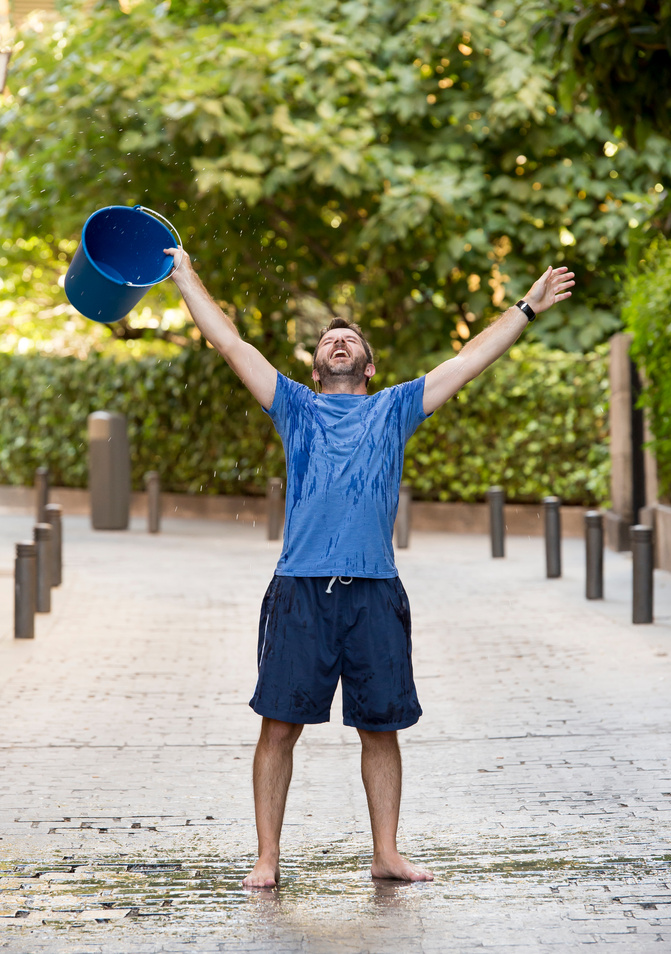 man pouring ice bucket on internet viral media campaign